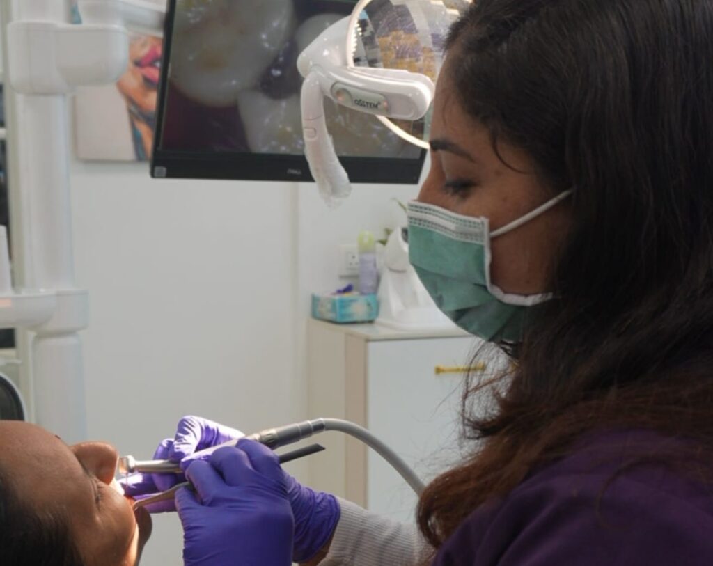 dentist in Godrej Hill Kalyan